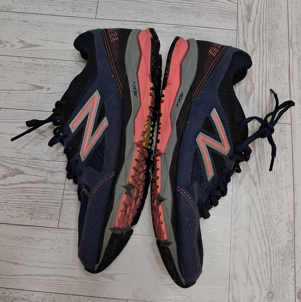New Balance Navy and Pink Women's Casual Athletic Sneaker Shoes Size 8.5 - Picture 3 of 7